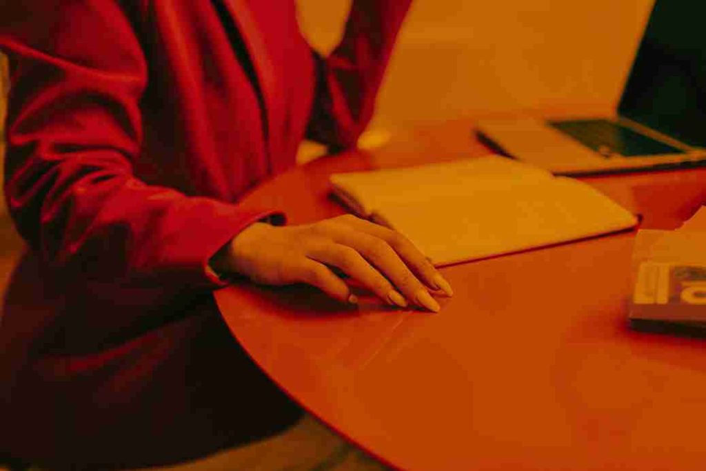 Thesis Writing Services in Delhi: Top Features to Look For