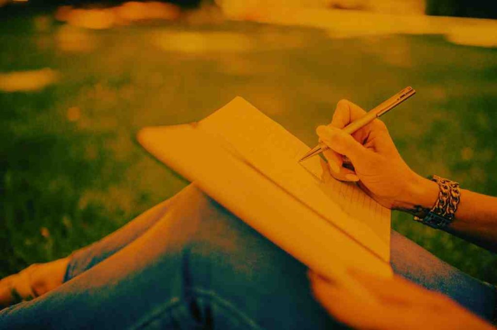 Academic expert offering research writing services for journal and thesis publication