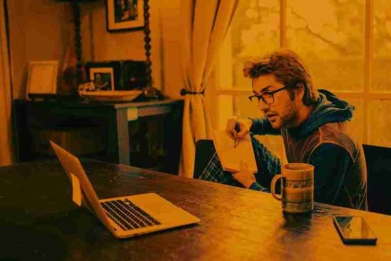 Medical student receiving biostatistics consulting support for thesis